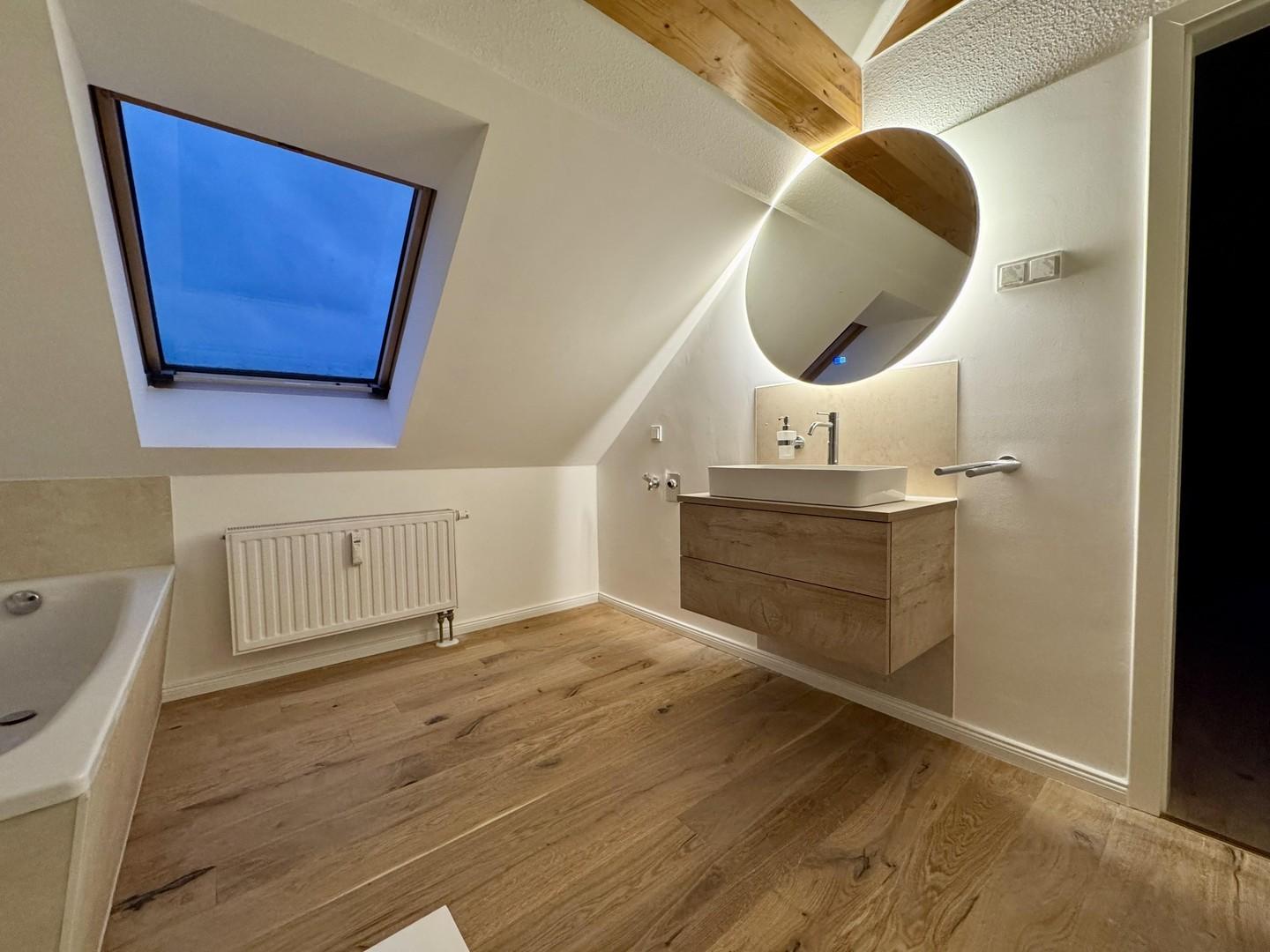 Badezimmer beleuchtet