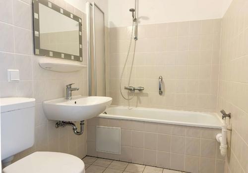 Bad mit Wanne, WM-Anschluss 