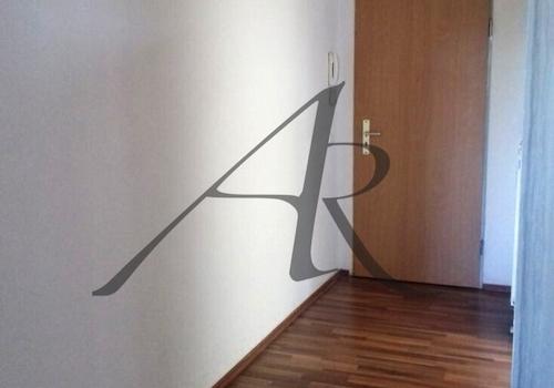 Flur, Blick von innen auf die Wohnungstür