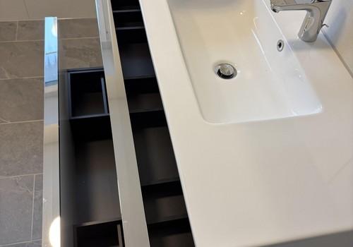 Badunterschrank viel Stauraum