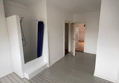 Küche / Dusche leer