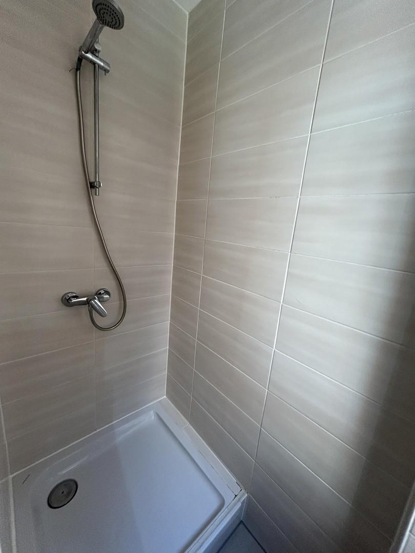 Bad mit Badewanne und Dusche