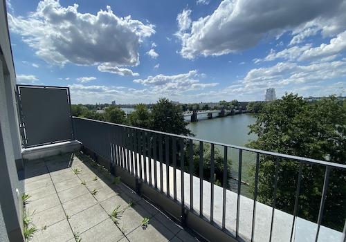 Balkon mit Wasserblick