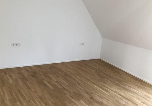 Großzügiges Schlafzimmer