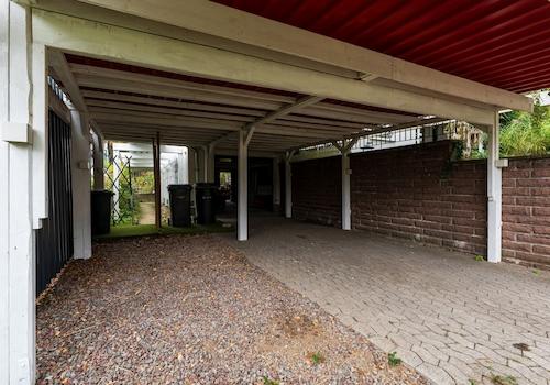 Carport links am ZFWH