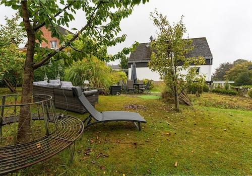 Garten mit Obstbäumen