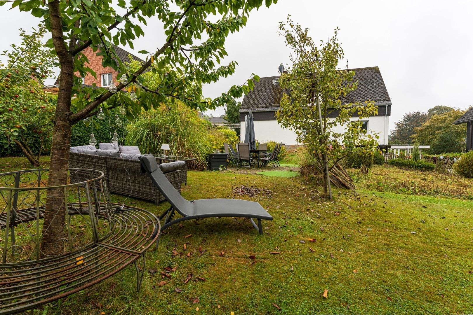 Garten mit Obstbäumen