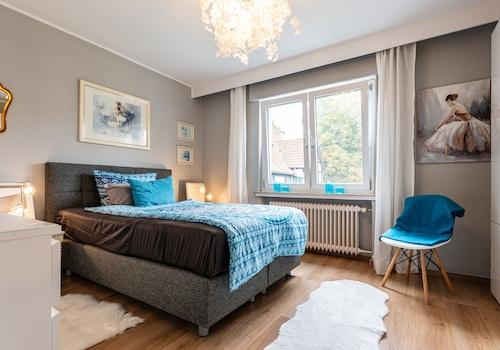 Zimmer -Blick in den Garten EG