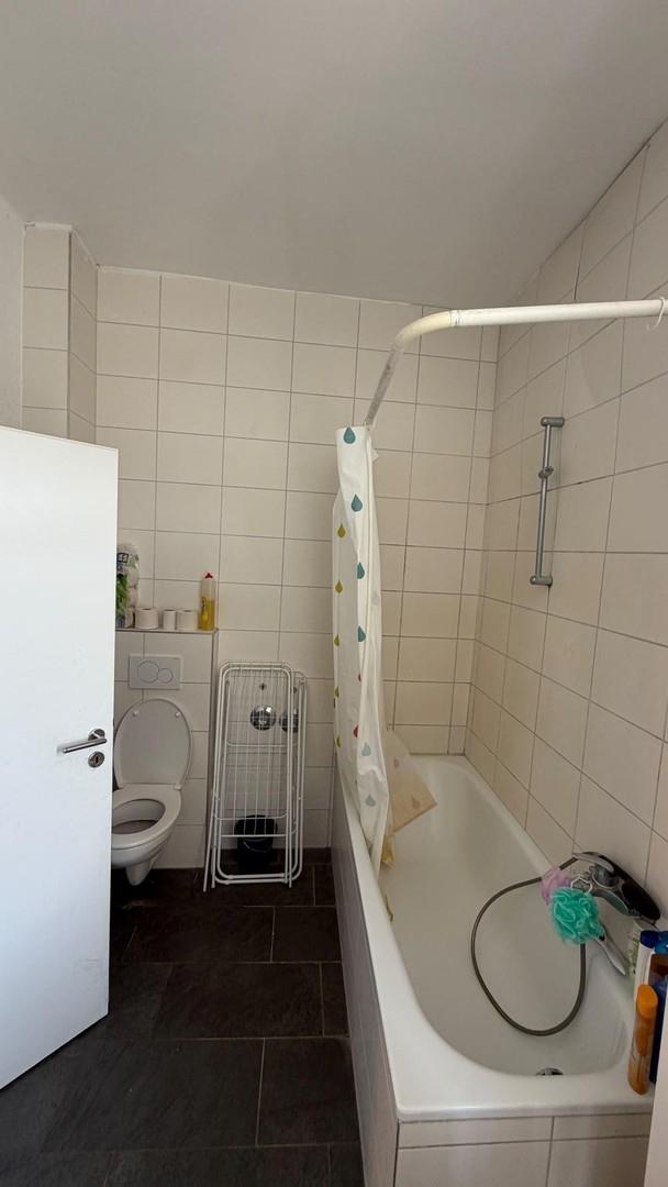Tgl.-Bad mit Wanne