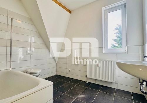 Haupthaus links DG Maisonette Bad / Wanne