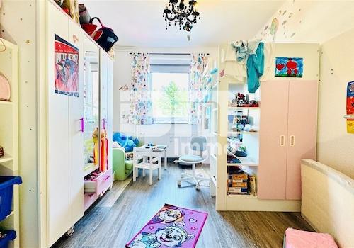 Haupthaus links OG Kind / Gäste