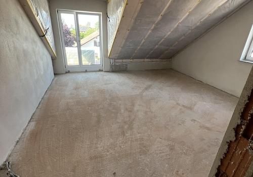 Schlafzimmer mit Balkonzugang