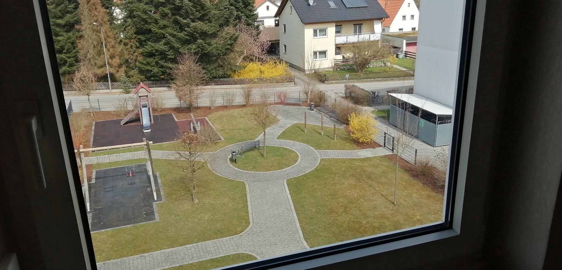Hof mit Spielplatz