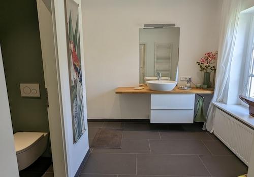 Bad und WC im Erdgeschoss