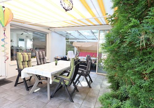 Terrase mit Wintergarten