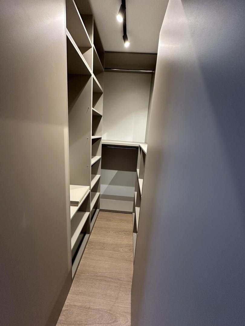 Begehbarer Schrank