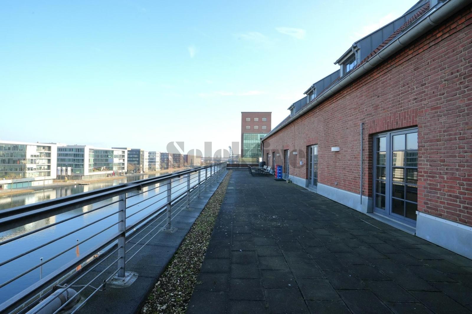 Terrasse Nord-West-Seite