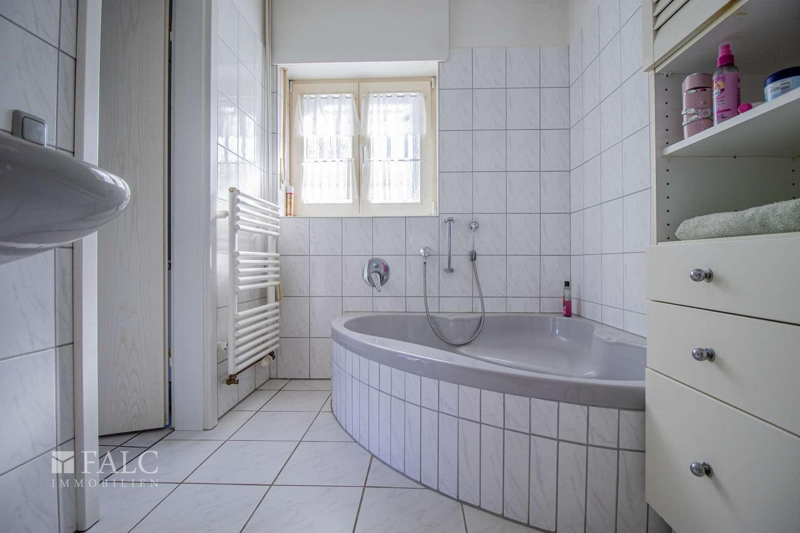 Modernes Badezimmer