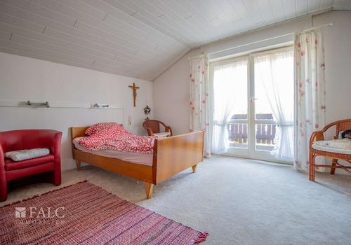 Geräumiges Schlafzimmer