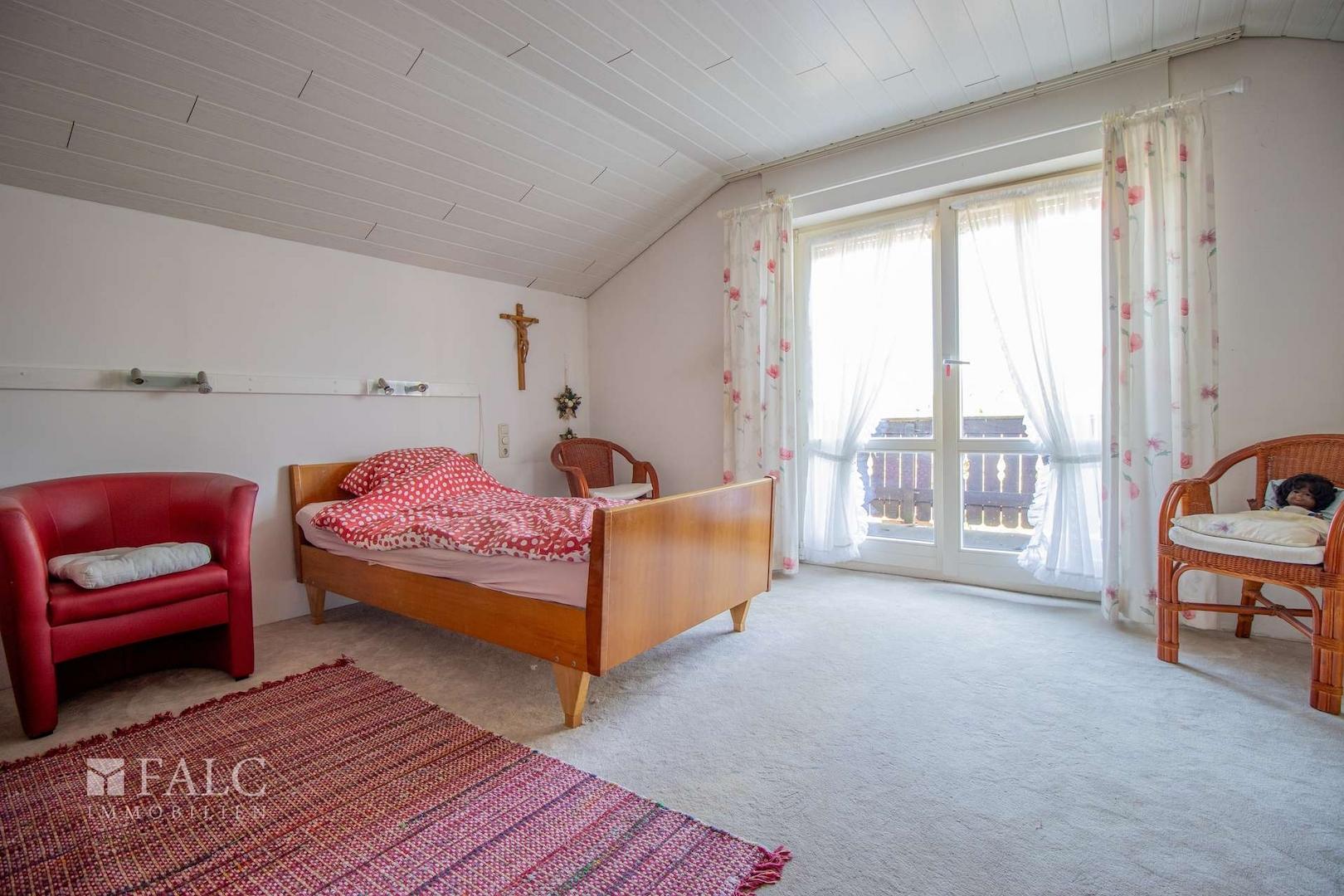 Geräumiges Schlafzimmer