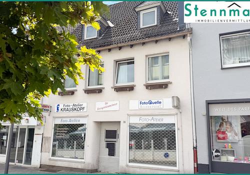 Gebäudeansicht mit dem ehemaligem Foto-Laden
