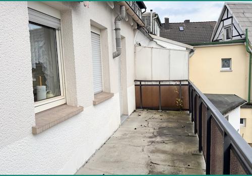 ...mit Balkonzugang an der Hausrückseite