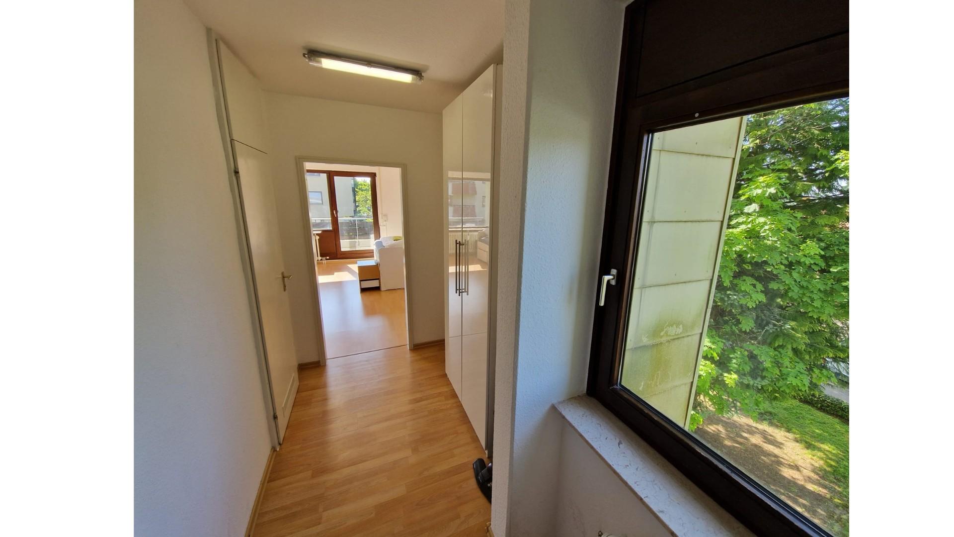 Flur zu Bad und Zimmer re