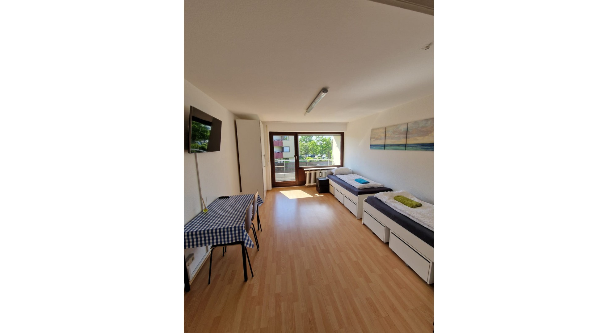 Zimmer links: Balkon