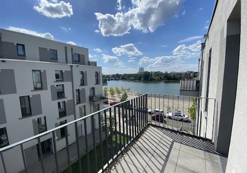 Balkon mit Wasserblick