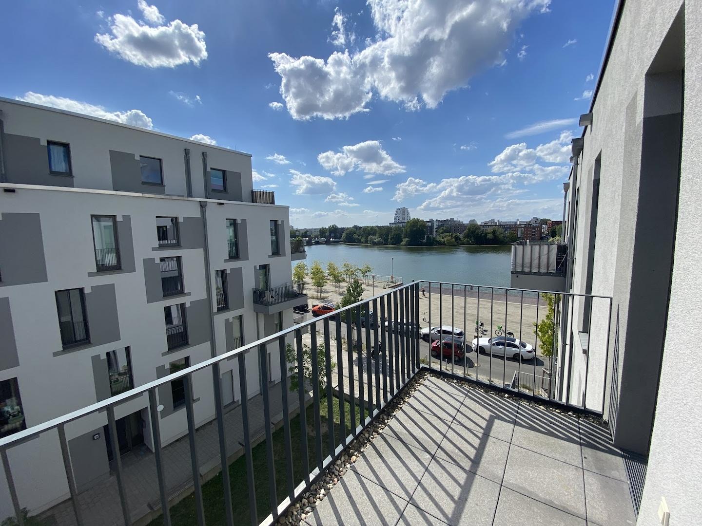 Balkon mit Wasserblick