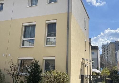 Haus vorn und seitlich
