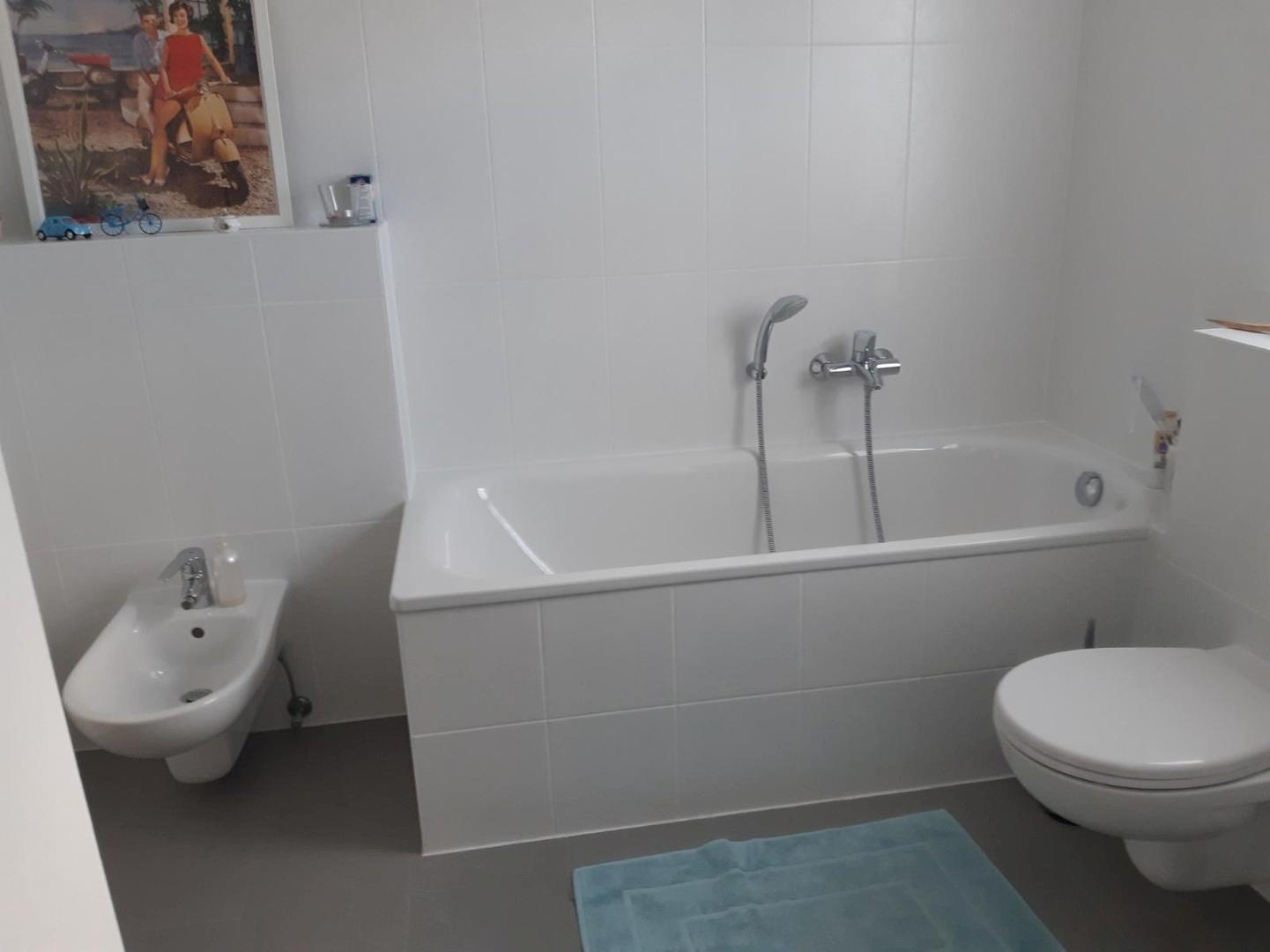 Bad mit Wanne und Bidet
