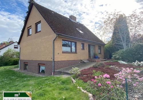Haus straßenseitig mit Garten