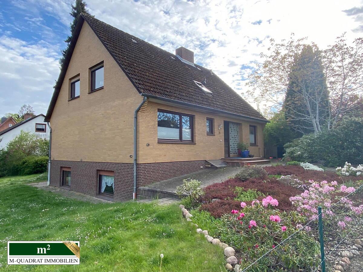 Haus straßenseitig mit Garten