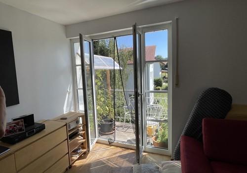 Wohnzimmer mit Balkon