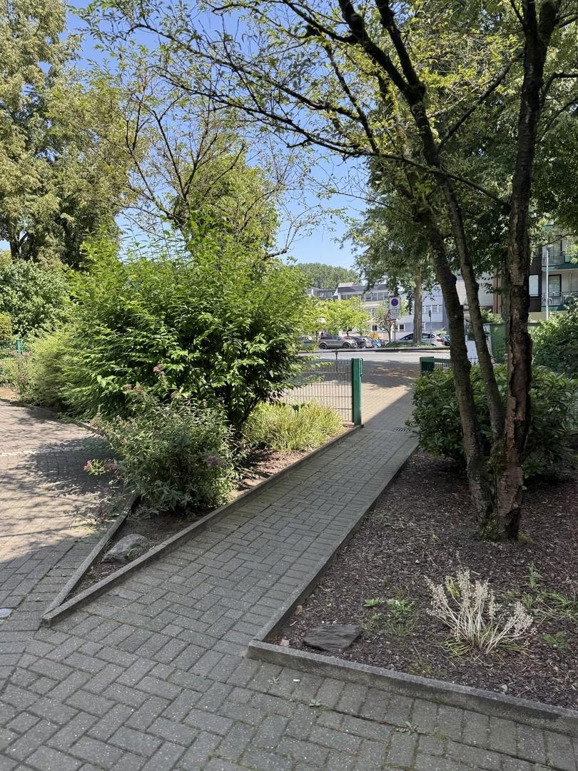 Zuwegung Parkplatz > Haus
