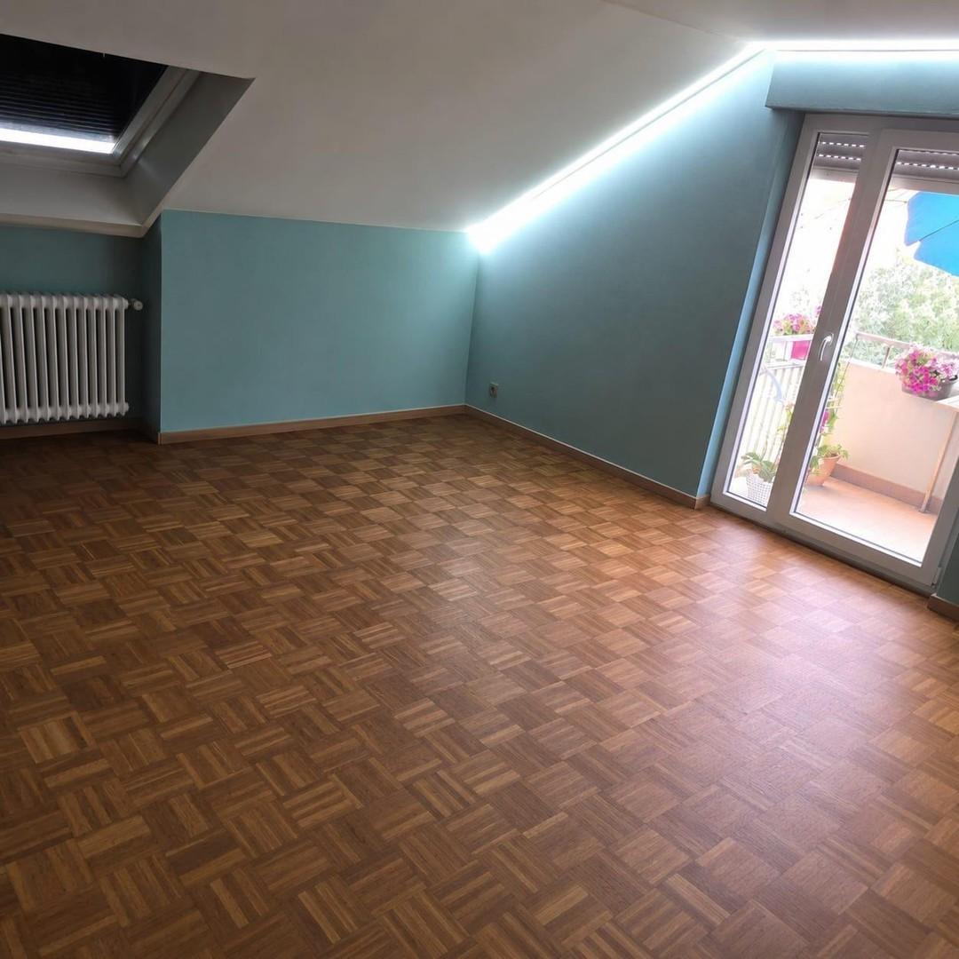 Wohnzimmer mit Balkon, KI 