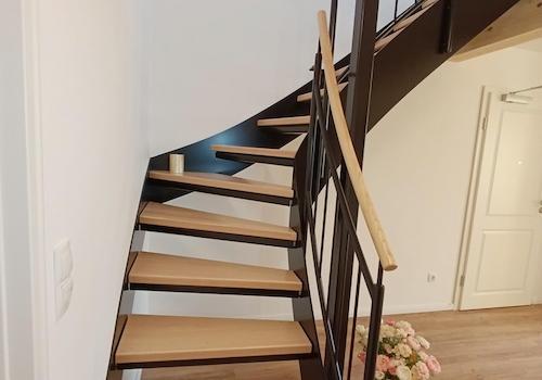 Treppe zwischen den Geschossen
