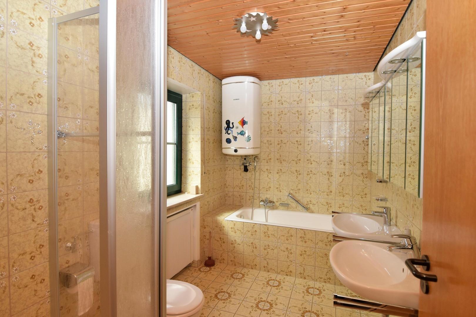 Badezimmer 1. OG