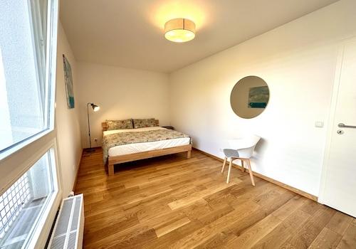 Schlafzimmer 1