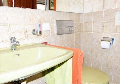 Badezimmer, KI bearbeitet