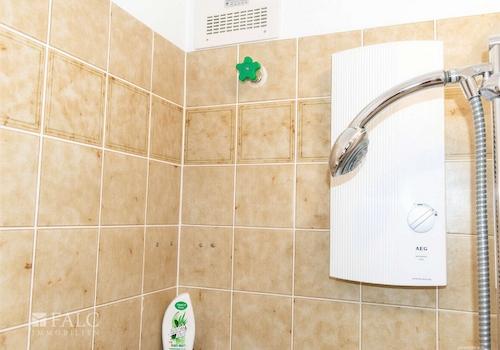 Badezimmer, KI bearbeitet