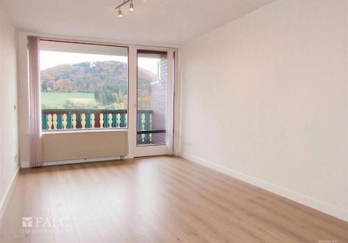 Wohnen, Süd-Loggia-Balkon, KI bearbeitet