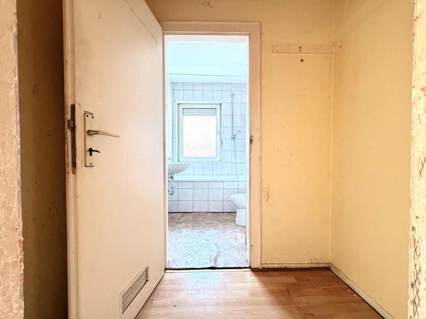 Flur mit separatem WC/Abstell