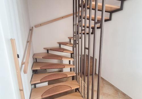 Holztreppe nach oben