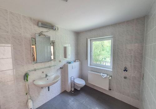 Bad/WC (EG)