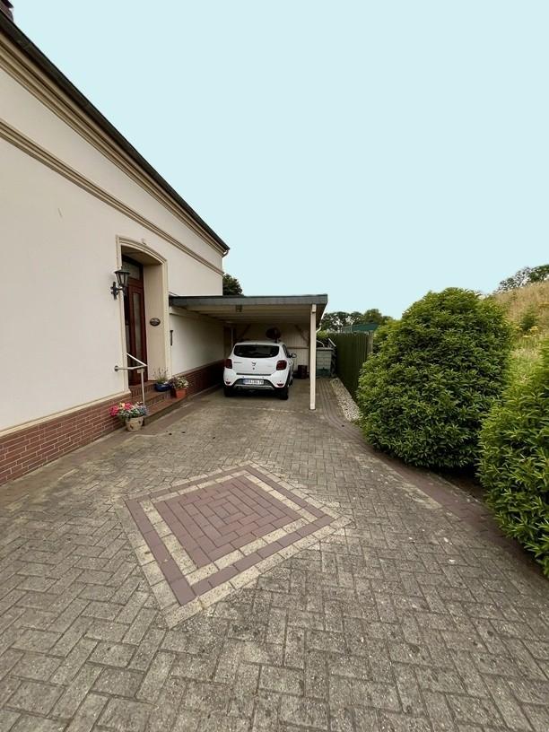 Eingangsbereich-Carport