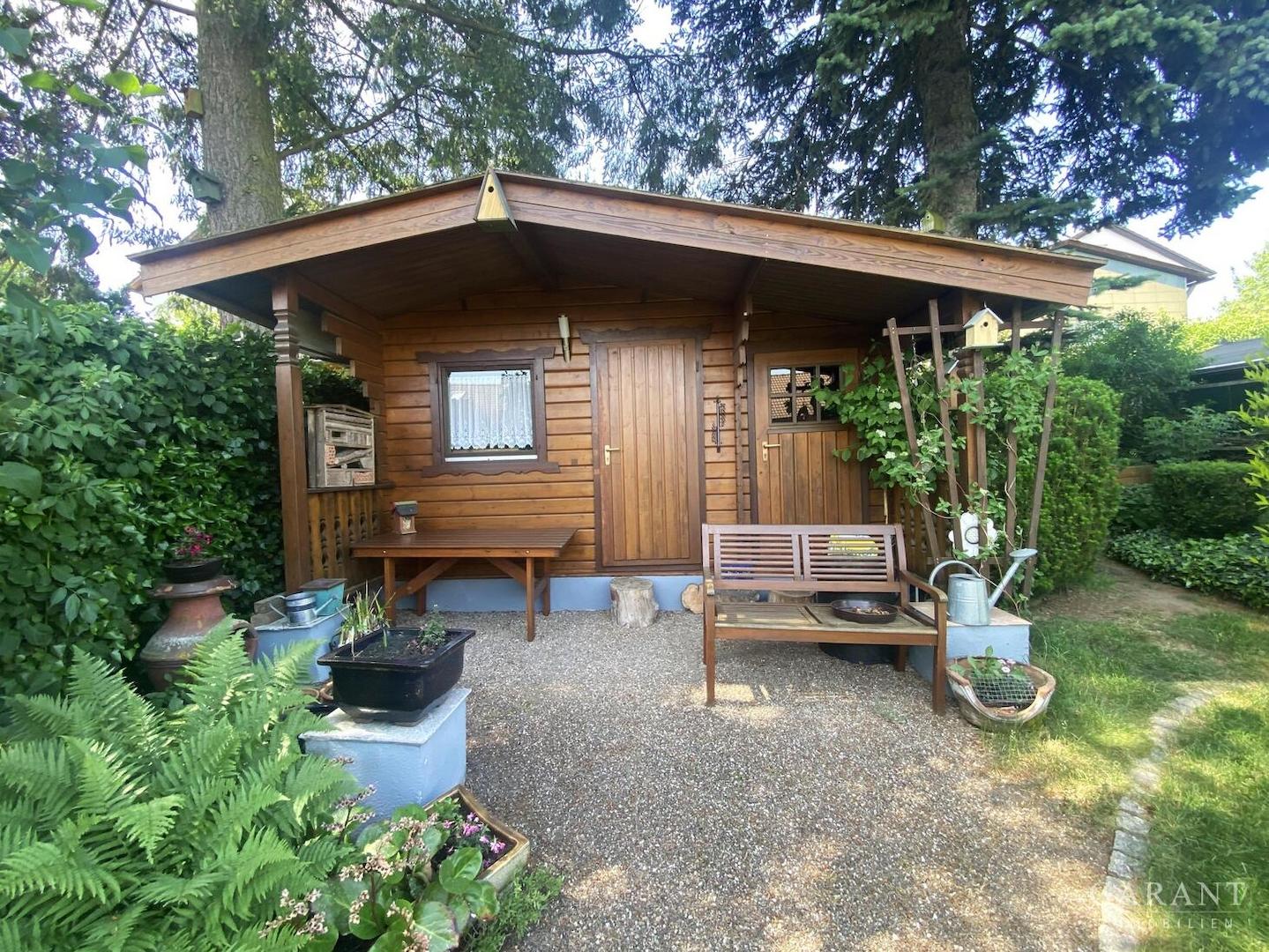 Blick auf das Gartenholzhaus