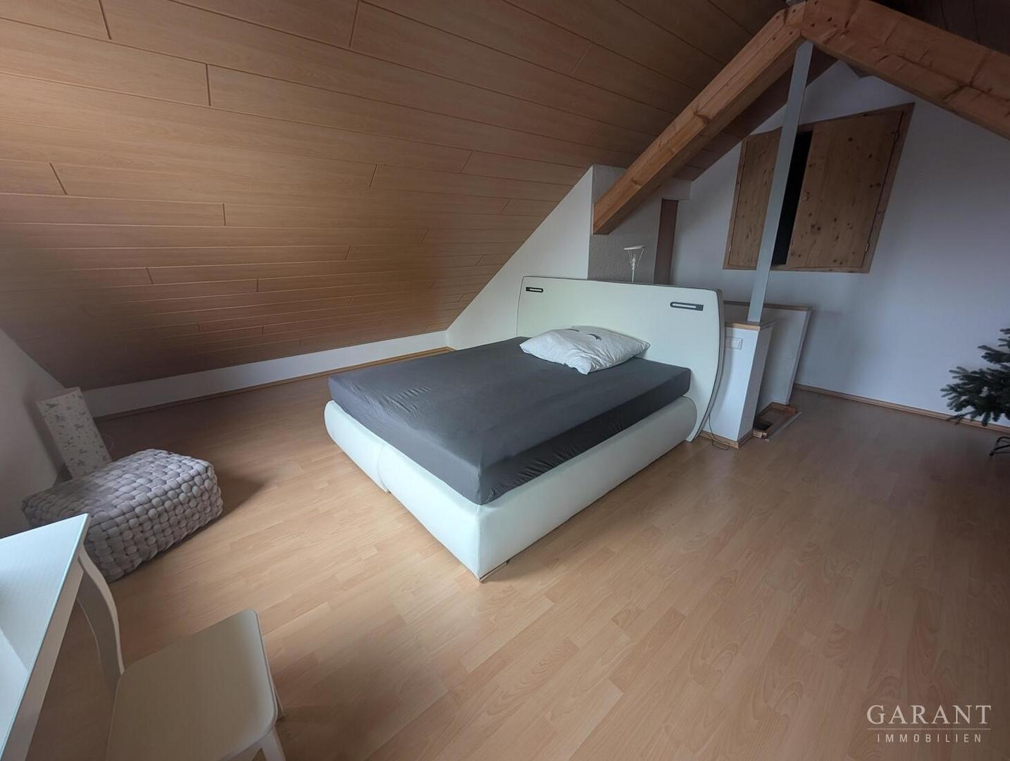 1. OG Schlafzimmer 2 B1