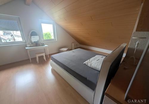 1. OG Schlafzimmer 3 B1